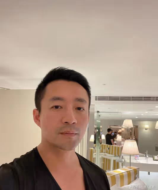 汪小菲張穎穎穿情侶裝聚餐，張穎穎完全女主人模樣，飯後同回豪宅