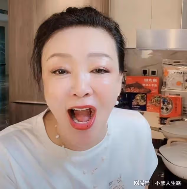 汪小菲牽手張穎穎正面照公開,女方已經獲得張蘭的認可!
