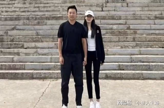 汪小菲牽手張穎穎正面照公開,女方已經獲得張蘭的認可!