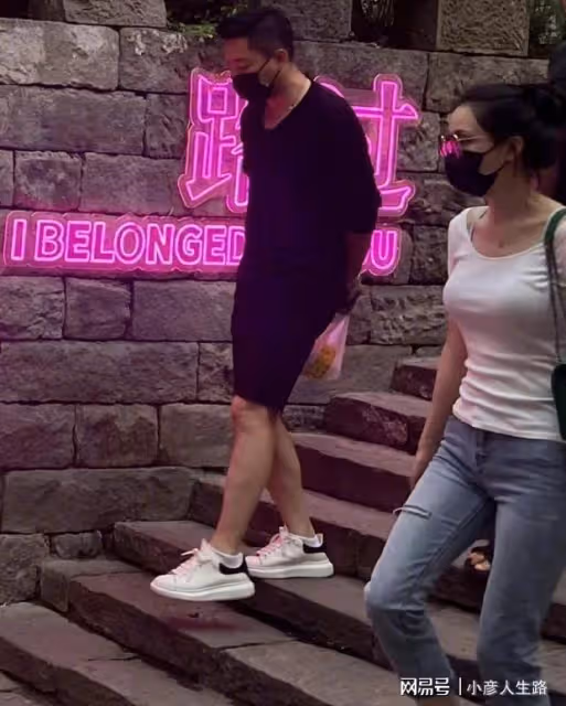 汪小菲牽手張穎穎正面照公開,女方已經獲得張蘭的認可!