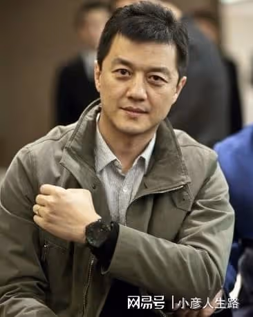 50歲李亞鵬曝10天寫完劇本，息影12年再復出，剛生2胎要賺奶粉錢
