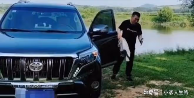 李玉成新歡送他50萬豪車,直播戴墨鏡跳迪斯科,網友:無功不受祿