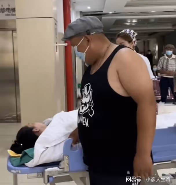 恭喜!網紅「牧民達西」喜獲兒子,重達6.8斤,全家人到醫院等待