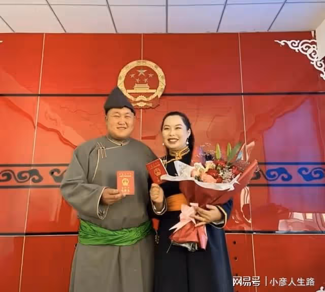 恭喜!網紅「牧民達西」喜獲兒子,重達6.8斤,全家人到醫院等待