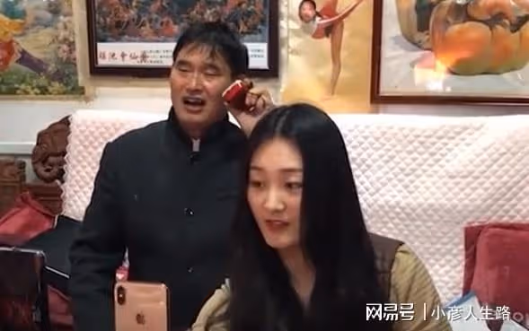 陳亞男直播哭訴離婚是被陷害,榜一大哥維護,小偉陳萌欲直播帶貨