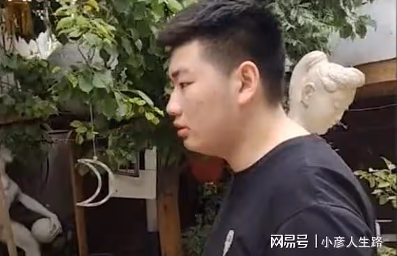 陳亞男直播哭訴離婚是被陷害,榜一大哥維護,小偉陳萌欲直播帶貨