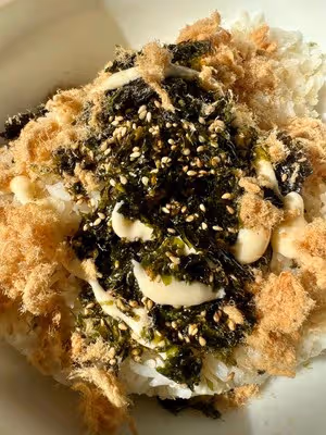 剩飯這樣做太好吃了！                  三角壽司飯糰👍