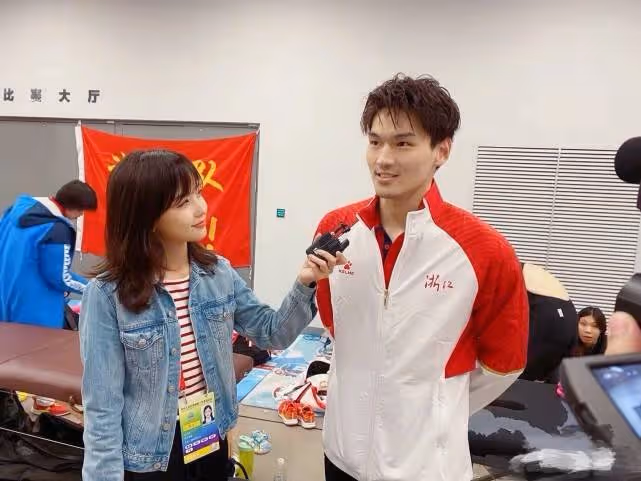 王冰冰結婚是假的 央視表態稱她是最美記者