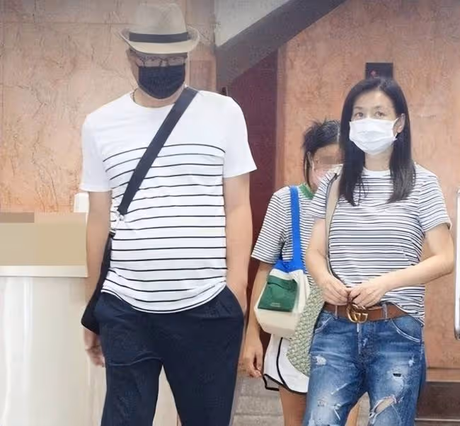 林瑞陽張庭一家四口低調返台 夫妻不再露富