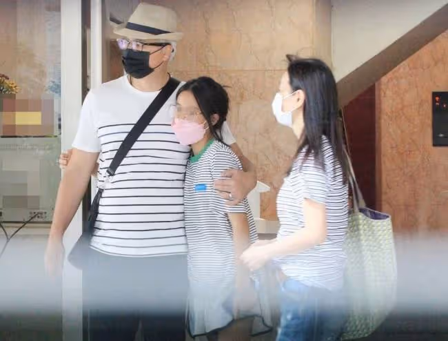 林瑞陽張庭一家四口低調返台 夫妻不再露富