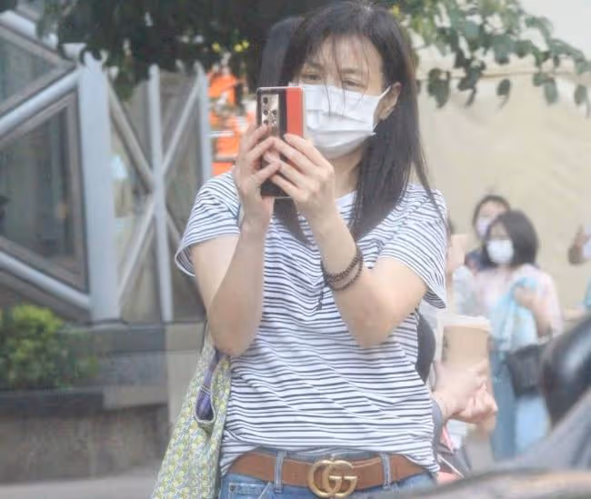 林瑞陽張庭一家四口低調返台 夫妻不再露富