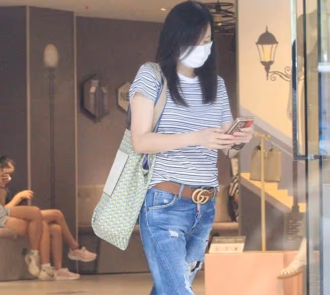 林瑞陽張庭一家四口低調返台 夫妻不再露富