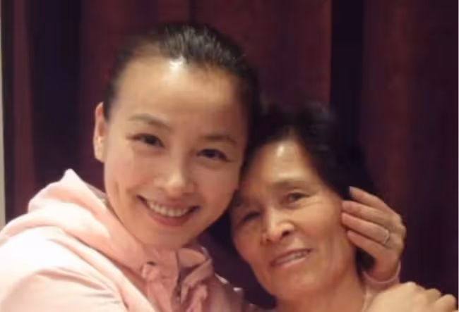 林瑞陽張庭一家四口低調返台 夫妻不再露富