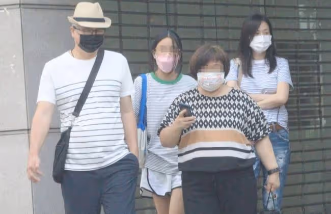 林瑞陽張庭一家四口低調返台 夫妻不再露富