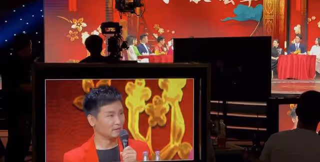 77歲李谷一露面精神好,與小34歲歌星同框似姐妹,劉和剛等均現身