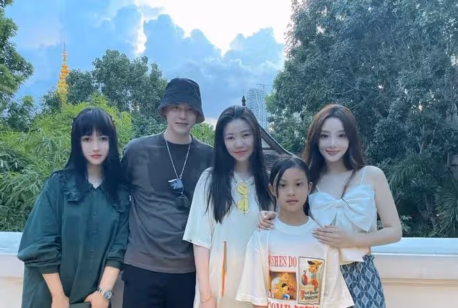 李小璐甜馨雲南精緻游,和異性合影男方酷似賈乃亮,鬧烏龍引圍觀