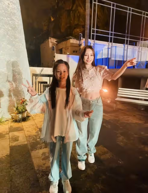 李小璐甜馨雲南精緻游,和異性合影男方酷似賈乃亮,鬧烏龍引圍觀