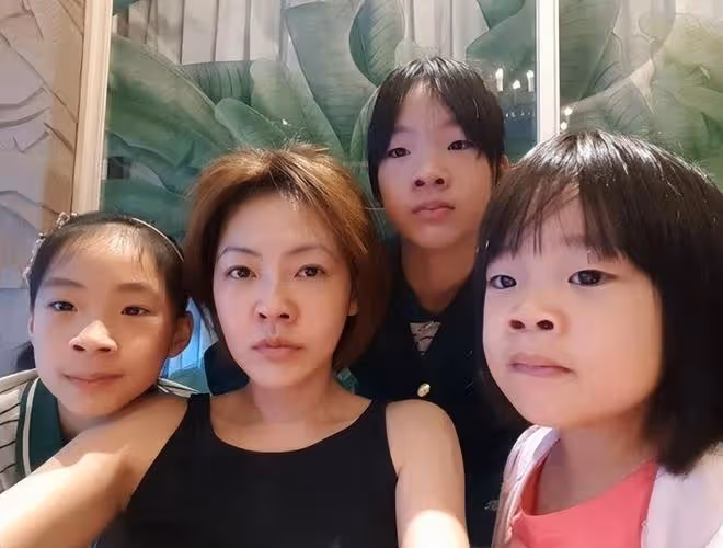 小S二女兒近照曝光！穿黑色弔帶裙長發飄飄，14歲氣質成熟太像媽