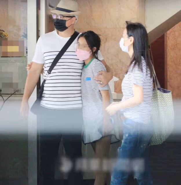 林瑞陽夫婦風波後秘密返台!乘百萬豪車弔唁好友,張庭斑禿顯憔悴