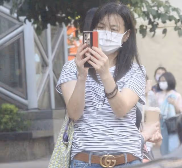 林瑞陽夫婦風波後秘密返台!乘百萬豪車弔唁好友,張庭斑禿顯憔悴
