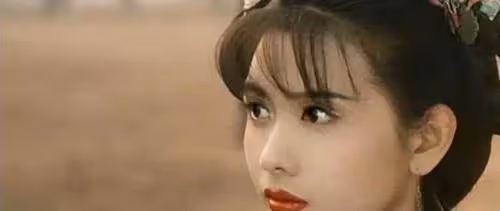 邱淑貞罕曬女兒美照!膚白貌美淡妝出鏡氣質清新,笑容甜美神情復刻媽媽,網友:堪稱最美星二代
