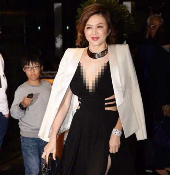 59歲關之琳竟然玩起「下衣失蹤」!濃妝濾鏡膚白貌美,時隔多年依舊風韻猶存,網友:容顏沒有保質期