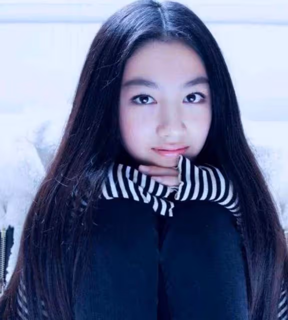 有種「早熟」叫任達華女兒!17歲任晴佳180公分身形出眾,膚白貌美氣質不輸超模,五官神似李嘉欣