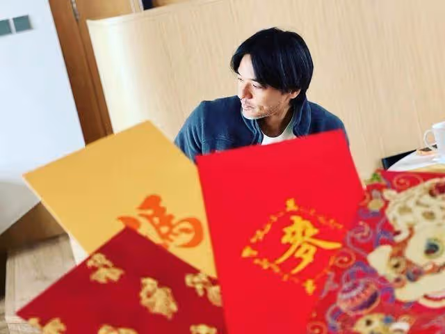 46歲舒淇舒淇罕曬瑜伽美照!膚白貌美身姿出眾,意外曝光豪宅內景,庭院綠樹成蔭:家底豐厚不輸老公馮德倫