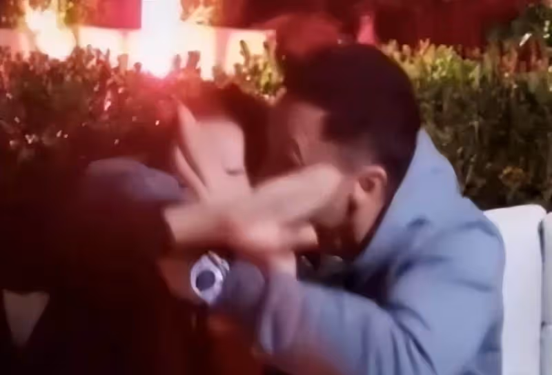 甄子丹小18歲嬌妻慶生!兩人擁吻好甜蜜,兒女幼時視訊曝光「姐弟倆像復制黏貼」,小嘴一張一合軟萌十足