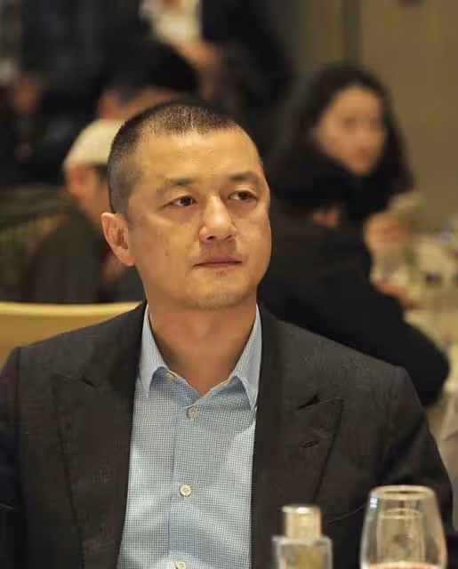 李亞鵬二胎女兒正臉照曝光!「皮膚白皙+肉肉臉」顏值超高,五官完美復刻爸爸,網友:基因太贊