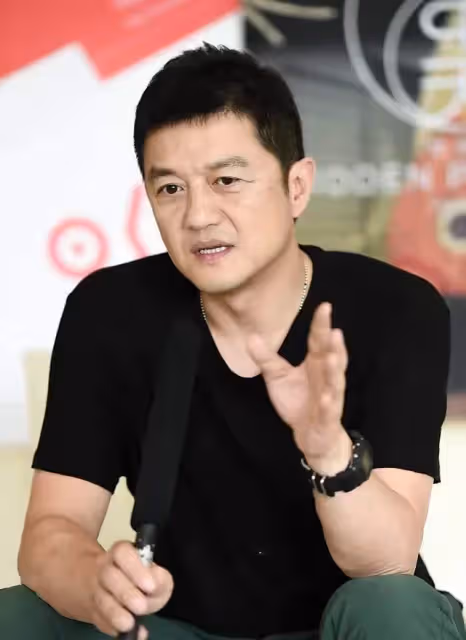 李亞鵬二胎女兒正臉照曝光!「皮膚白皙+肉肉臉」顏值超高,五官完美復刻爸爸,網友:基因太贊