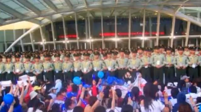 2010年,韓國男團粉絲衝擊武警,引發「69聖戰」,其結局如何?