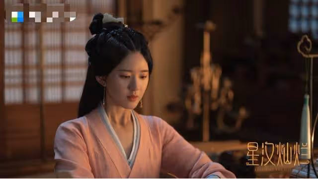 星漢燦爛女主成全民女兒,趙露思演技逆襲,網友:比夢華錄強多了
