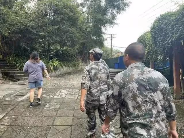 四川樂山李某槍擊案更新,村民稱山裡有果,女主丈夫是最大受害者