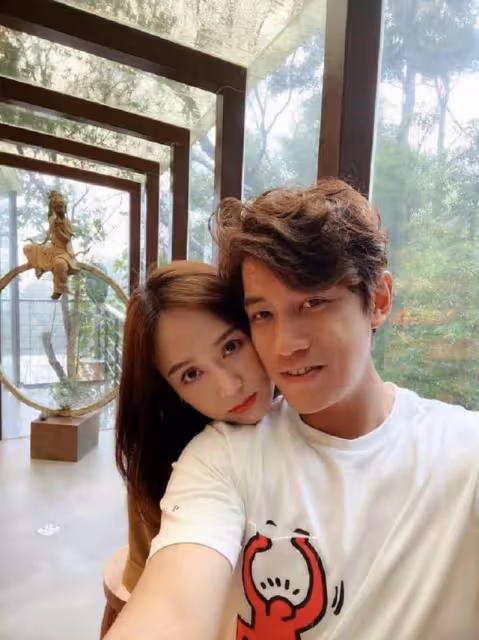 43歲陳喬恩官宣懷孕!與男友曬照慶相識3周年,4月前剛登記結婚