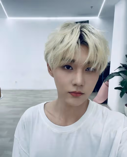 曝21歲愛豆私生活混亂,向隊友炫耀不做安全措施,多次亂搞被抓包