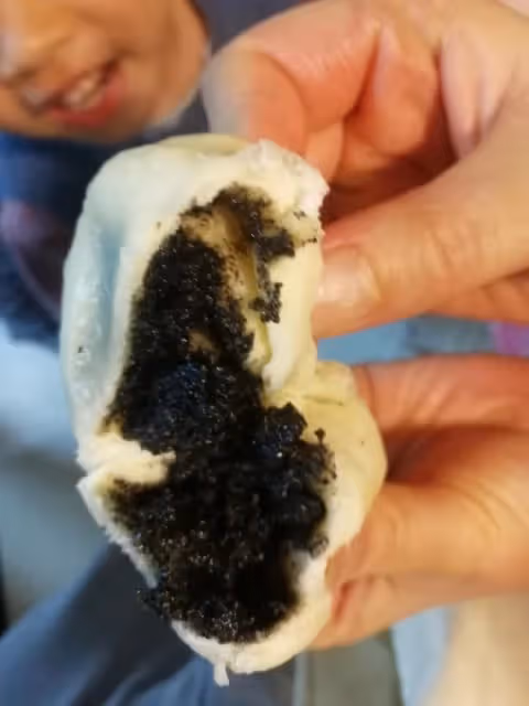 不用加豬油也能做出好吃的流沙黑芝麻餡包子