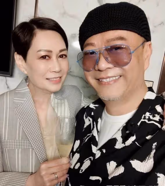 歐陽震華61歲大壽,與賭王孫女大秀恩愛,結婚26年零緋聞一生無子