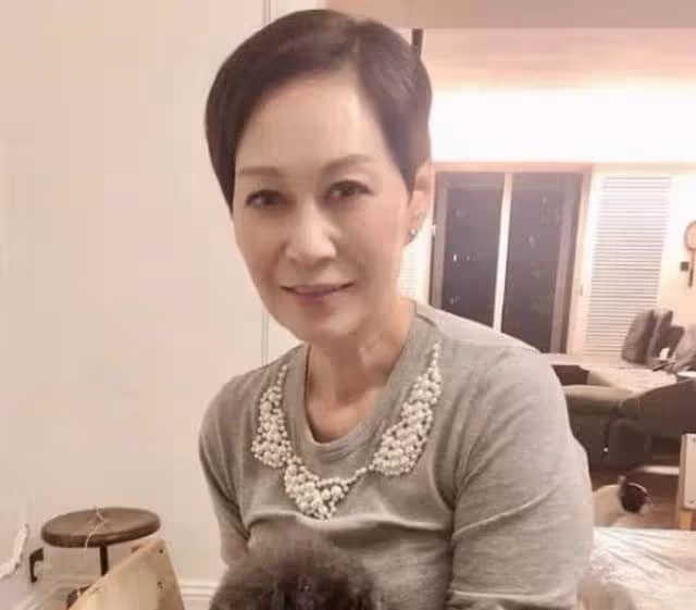 歐陽震華61歲大壽,與賭王孫女大秀恩愛,結婚26年零緋聞一生無子