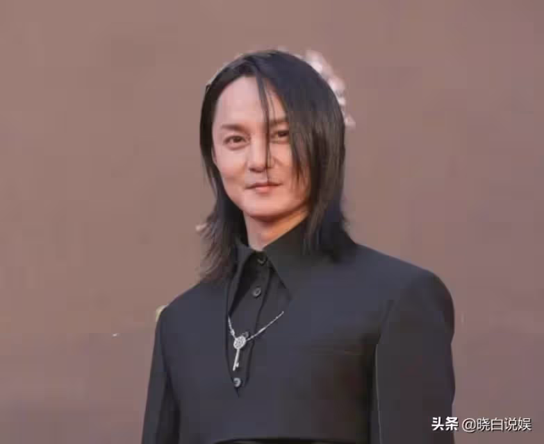武打巨星因為減肥猝逝家中！「一個月狂瘦30公斤」坐在沙發上宛若睡著　離去9天無人知曉