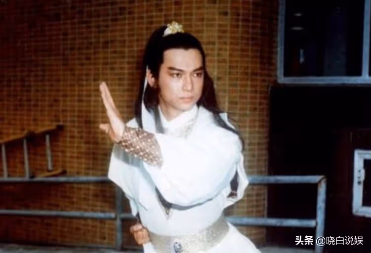 武打巨星因為減肥猝逝家中!「一個月狂瘦30公斤」坐在沙發上宛若睡著 離去9天無人知曉