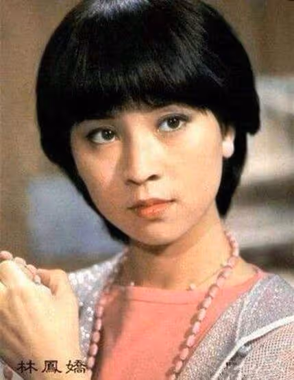 3個男人扶她上位!「她由舞女變影后」擠走鄧麗君 隱忍40年「收服成龍防範20年的心」:所有財產都給她