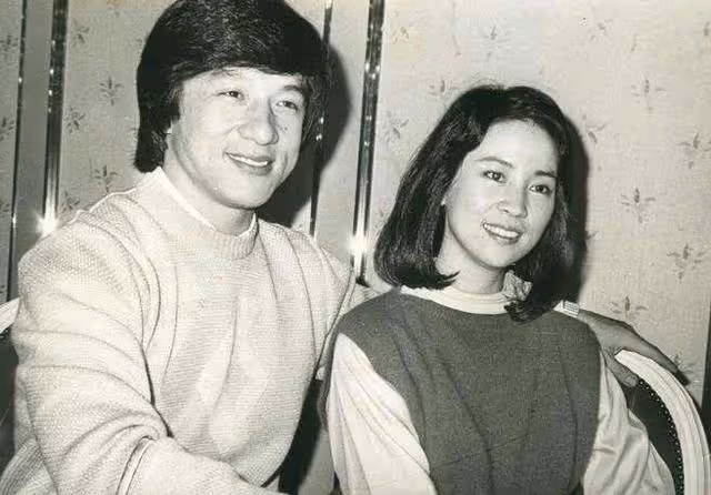 3個男人扶她上位!「她由舞女變影后」擠走鄧麗君 隱忍40年「收服成龍防範20年的心」:所有財產都給她