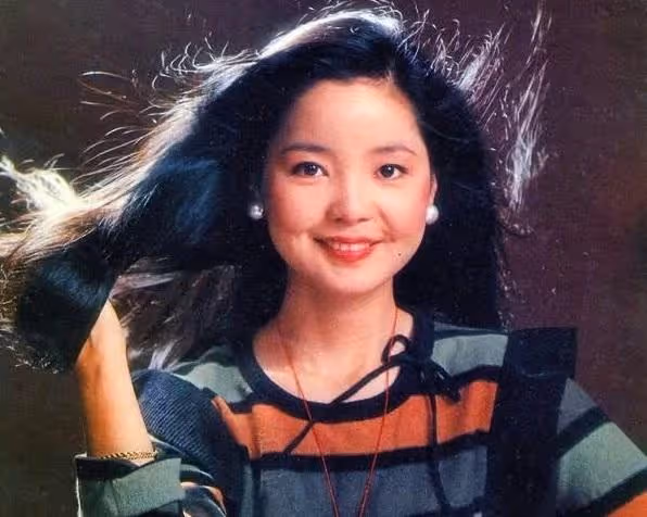 3個男人扶她上位!「她由舞女變影后」擠走鄧麗君 隱忍40年「收服成龍防範20年的心」:所有財產都給她