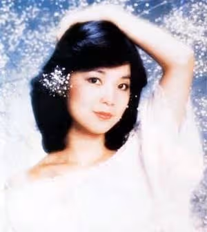 3個男人扶她上位!「她由舞女變影后」擠走鄧麗君 隱忍40年「收服成龍防範20年的心」:所有財產都給她