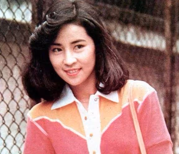 3個男人扶她上位！「她由舞女變影后」擠走鄧麗君　 隱忍40年「收服成龍防範20年的心」：所有財產都給她