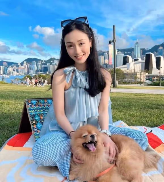 白富美!前港姐曬碩士畢業照,家境富裕兼樣靚身材正成圈中筍盤