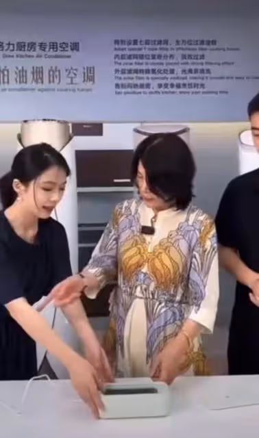 董明珠直播憤怒離場,產品介紹出問題怒摔機器,全程黑臉瞪女主播