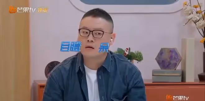 董明珠直播憤怒離場,產品介紹出問題怒摔機器,全程黑臉瞪女主播