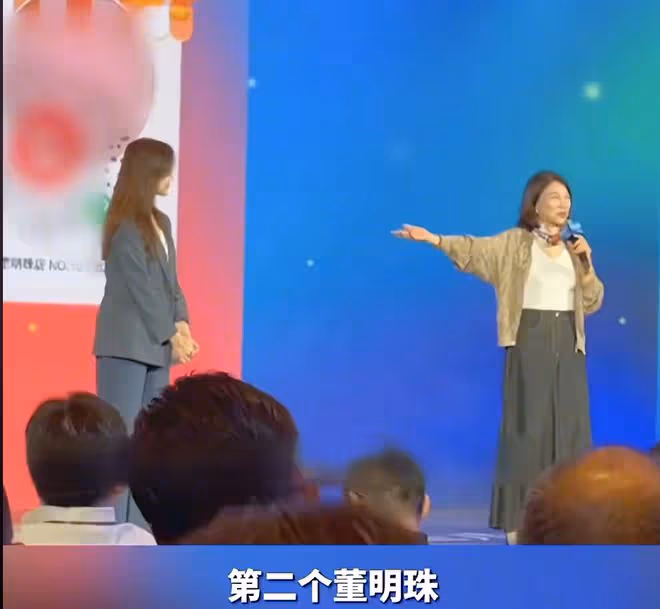 董明珠直播憤怒離場,產品介紹出問題怒摔機器,全程黑臉瞪女主播